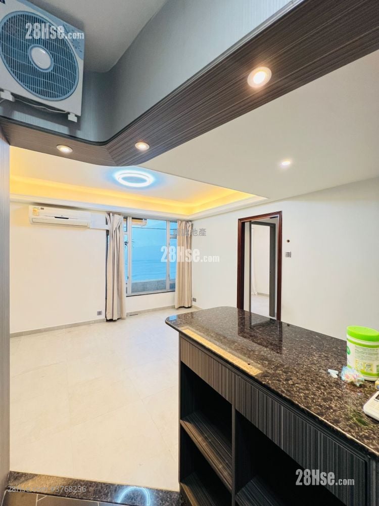 Hong Kong Garden Sell 561 ft²