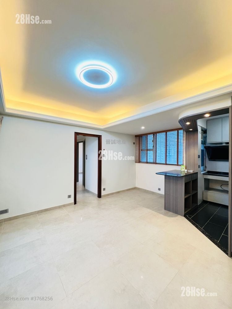 Hong Kong Garden Sell 561 ft²