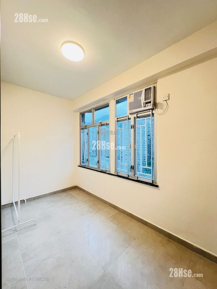 Hong Kong Garden Sell 561 ft²