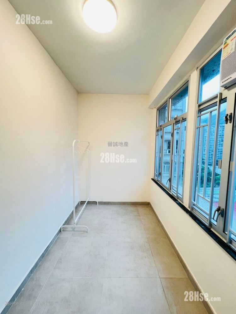 Hong Kong Garden Sell 561 ft²