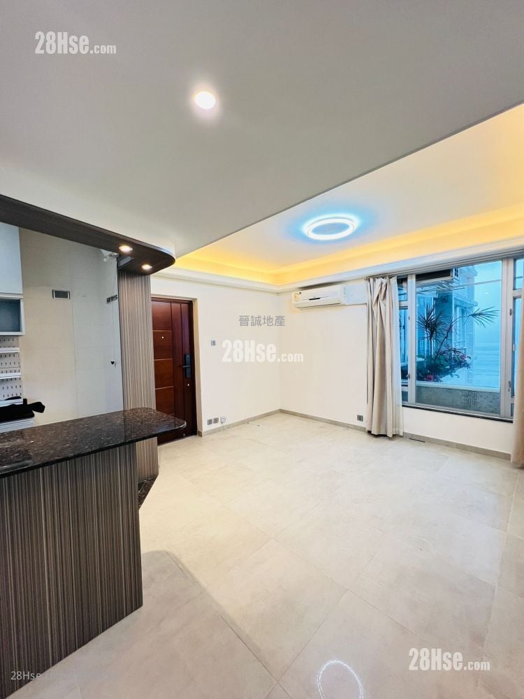 Hong Kong Garden Sell 561 ft²