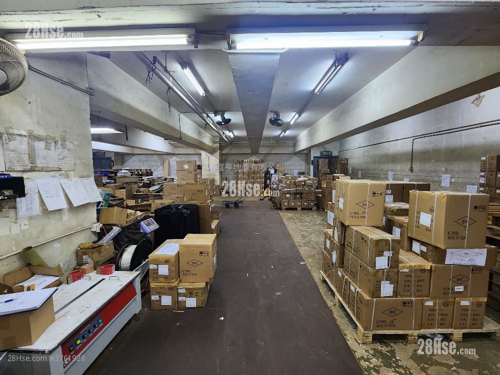 环球工厦 7233建尺 半写半仓 售1300万