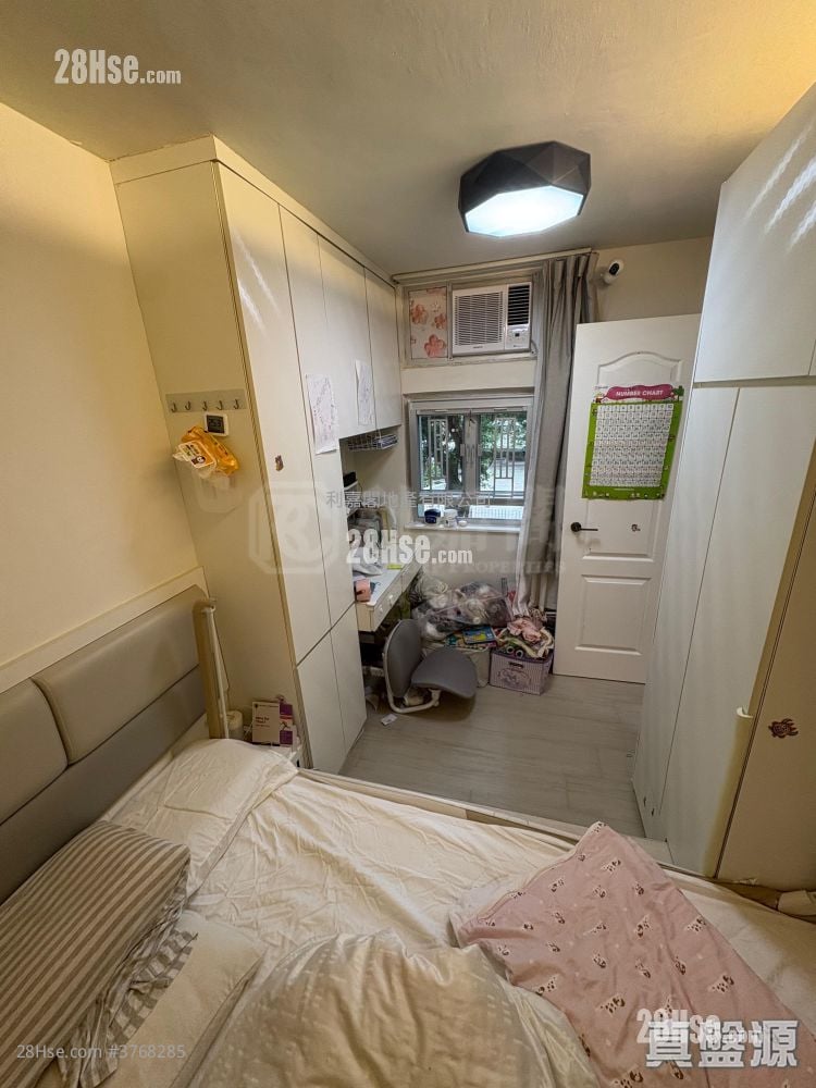 May Shing Court Sell 1 Bedroom , 1 Bathroom 351 ft²