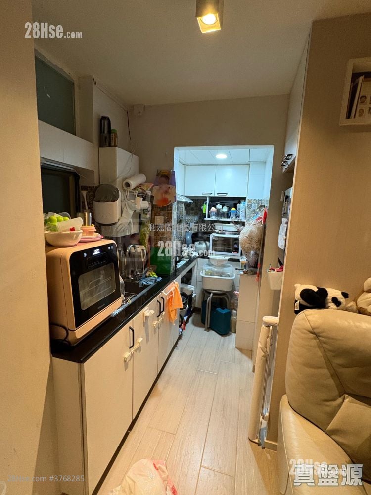 May Shing Court Sell 1 Bedroom , 1 Bathroom 351 ft²