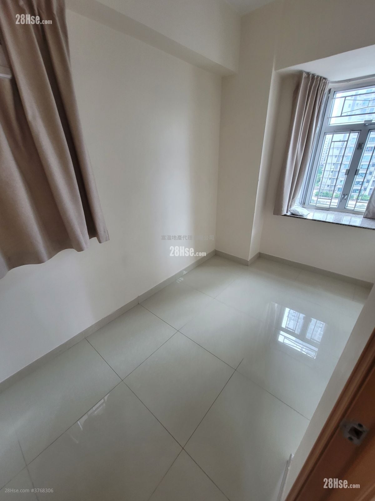 Fortune Centre Sell 2 Bedrooms , 1 Bathroom