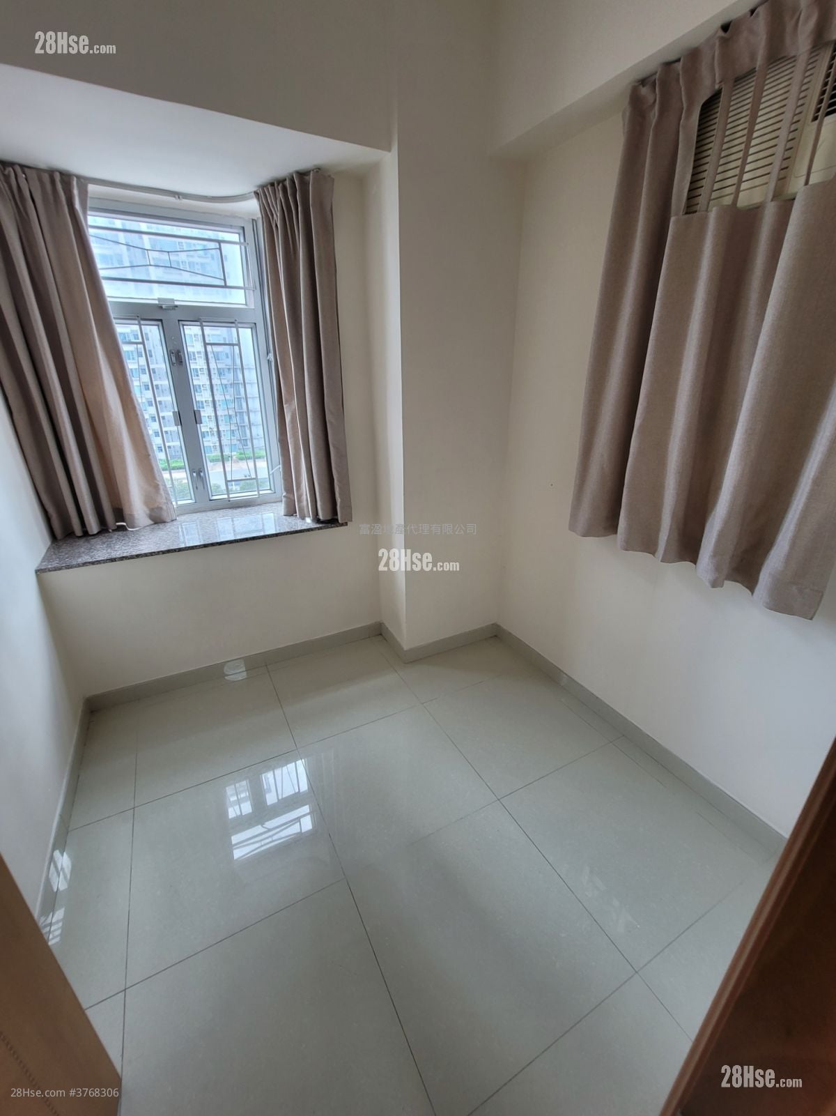 Fortune Centre Sell 2 Bedrooms , 1 Bathroom