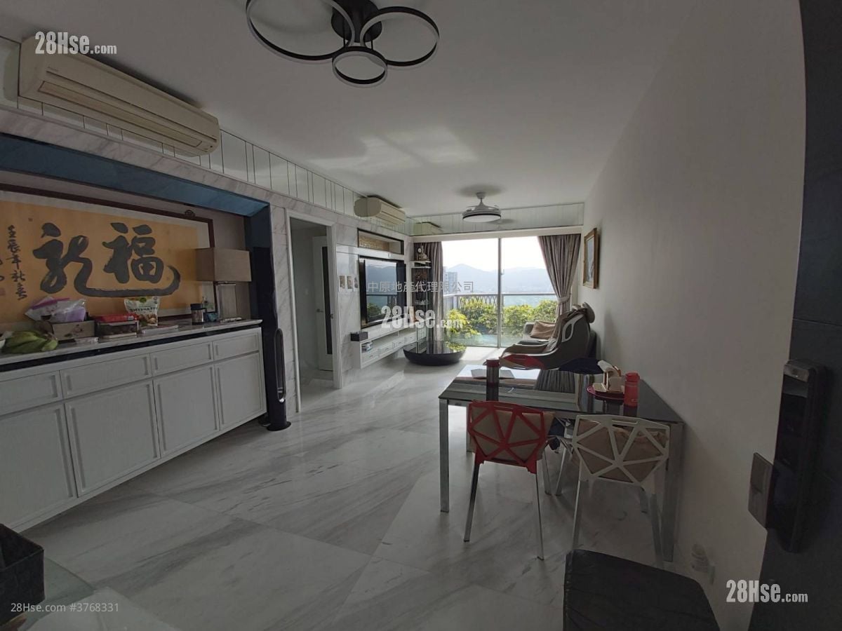 Emerald Green Sell 4 Bedrooms , 3 Bathrooms 1,102 ft²