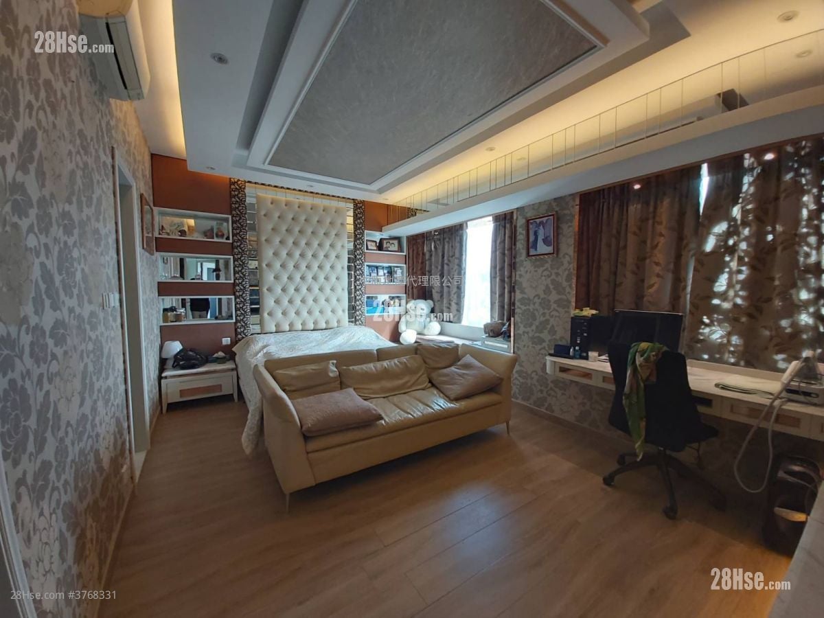 Emerald Green Sell 4 Bedrooms , 3 Bathrooms 1,102 ft²