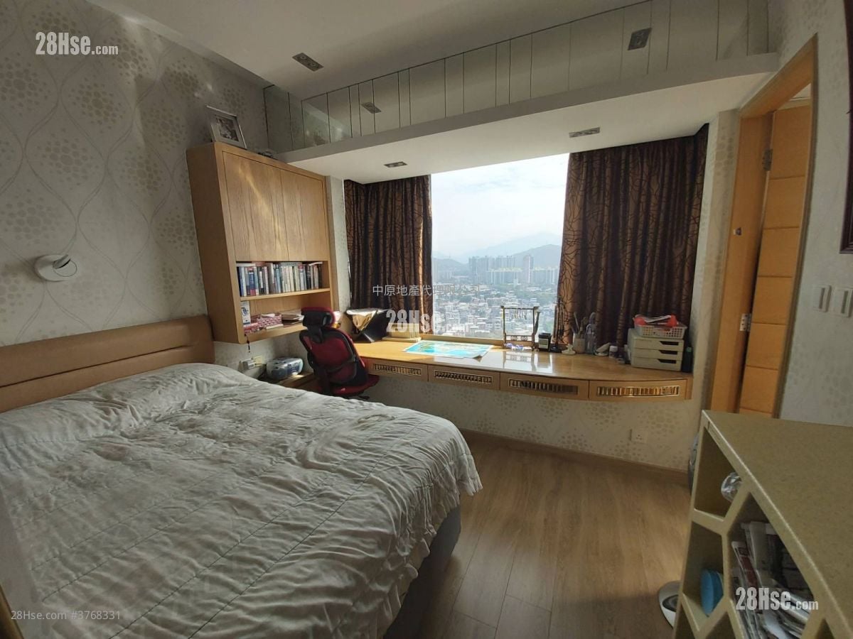 Emerald Green Sell 4 Bedrooms , 3 Bathrooms 1,102 ft²