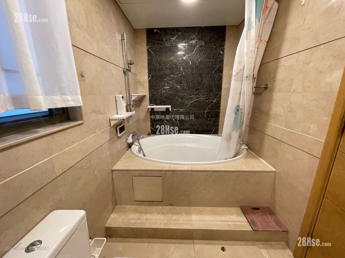 Emerald Green Sell 4 Bedrooms , 3 Bathrooms 1,102 ft²