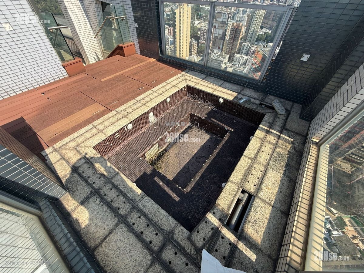 Cite 33 Sell 3 Bedrooms , 3 Bathrooms 1,232 ft²