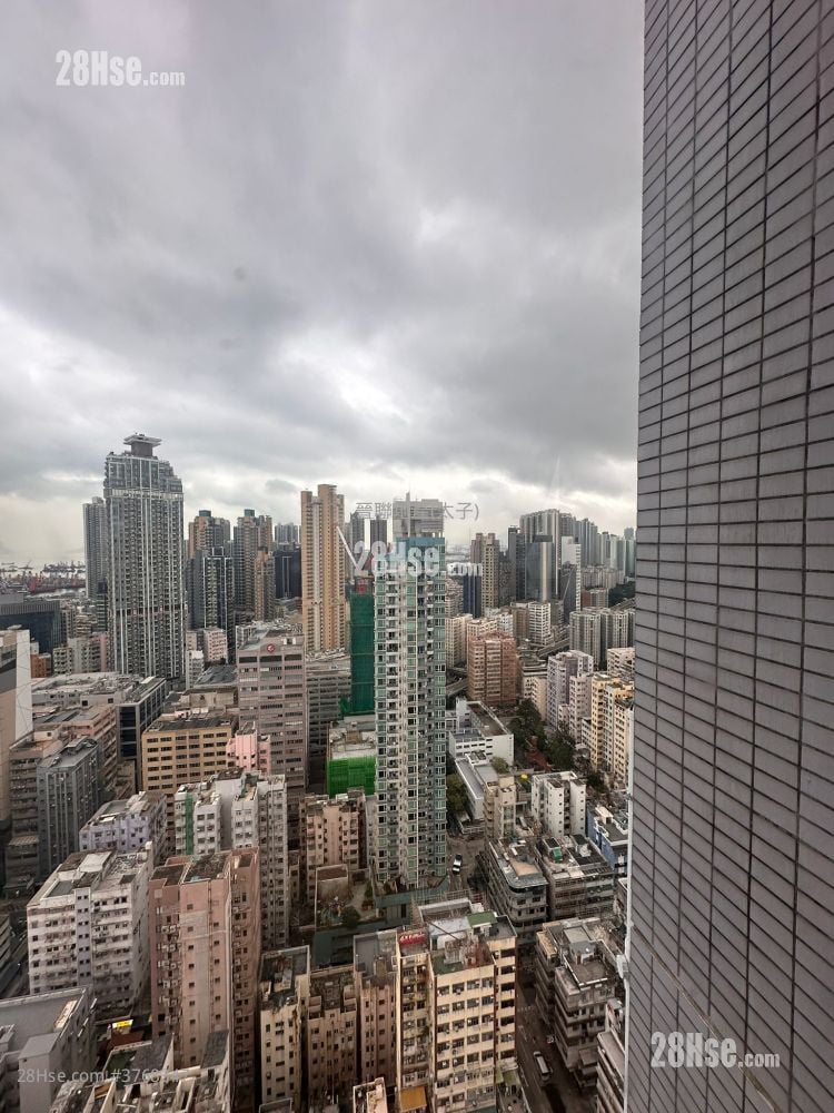 Cite 33 Sell 3 Bedrooms , 3 Bathrooms 1,232 ft²