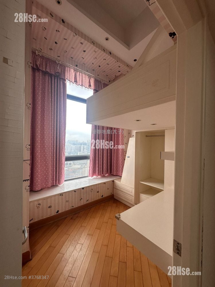 Cite 33 Sell 3 Bedrooms , 3 Bathrooms 1,232 ft²