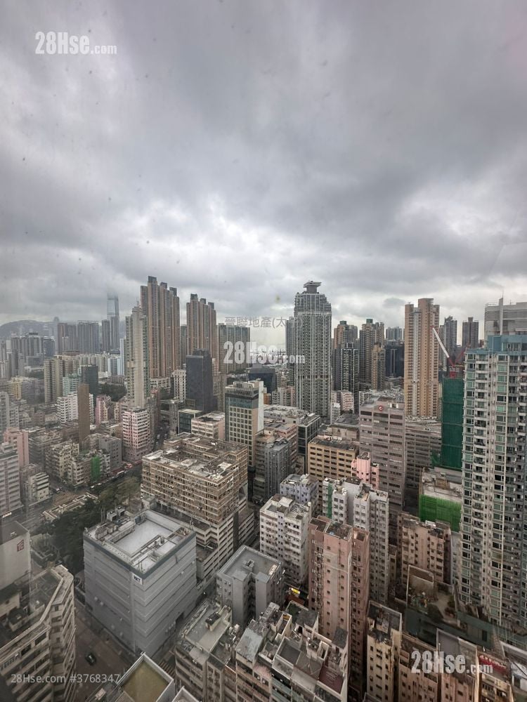 Cite 33 Sell 3 Bedrooms , 3 Bathrooms 1,232 ft²