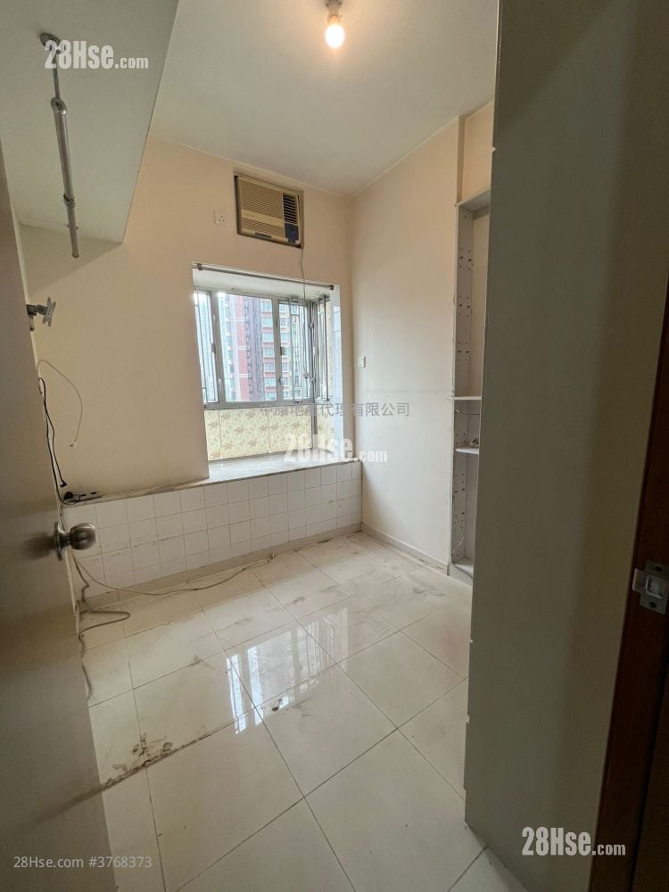 Tsing Yi Garden Sell 2 Bedrooms , 1 Bathroom 343 ft²