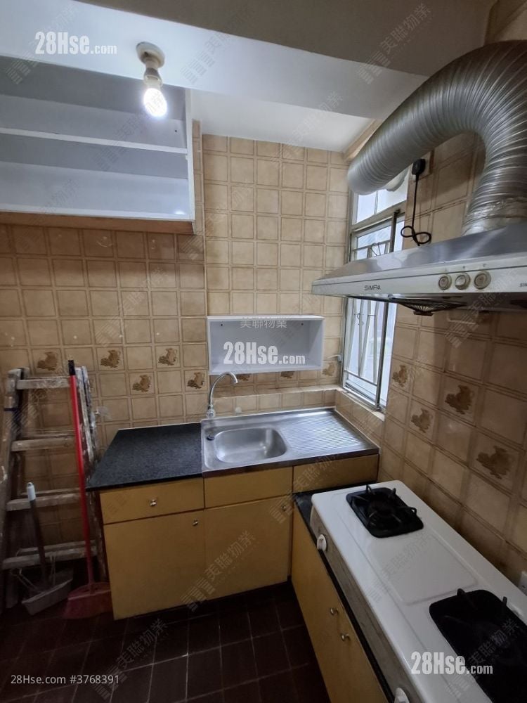 New Kwai Fong Gardens Sell 2 Bedrooms , 1 Bathroom 415 ft²