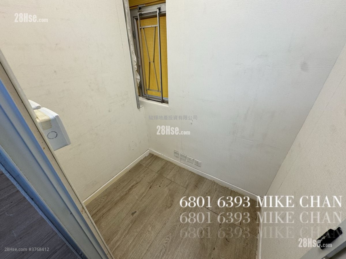 Golden Plaza Sell 3 Bedrooms , 1 Bathroom 301 ft²