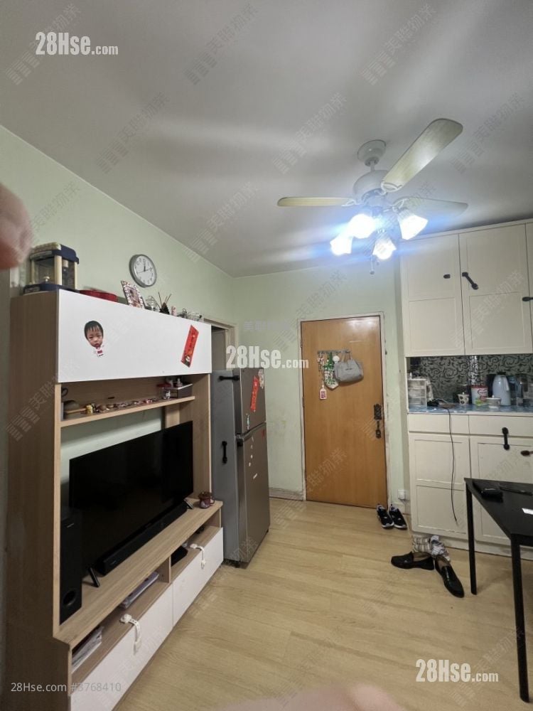 Kwai Chung Centre Sell 2 Bedrooms , 1 Bathroom 351 ft²