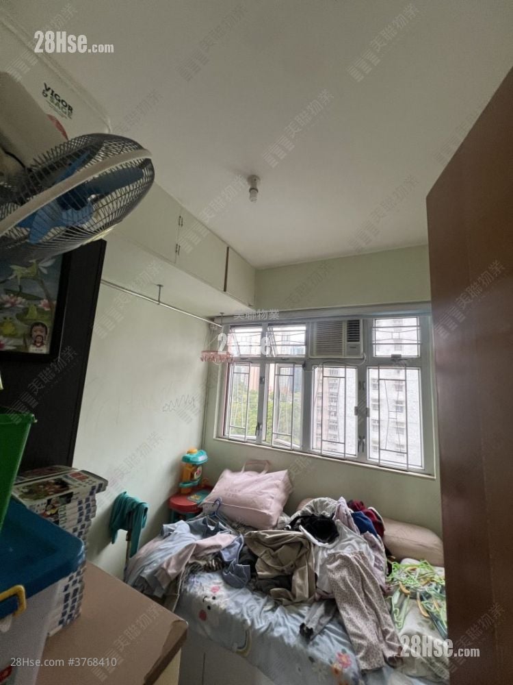Kwai Chung Centre Sell 2 Bedrooms , 1 Bathroom 351 ft²