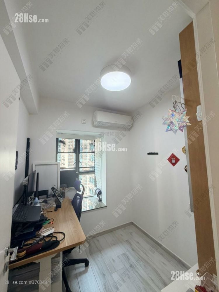 Park Central Sell 2 Bedrooms , 1 Bathroom 465 ft²