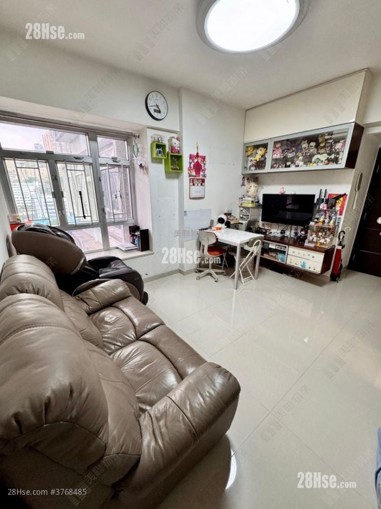 Kwai Chung Plaza Sell 3 Bedrooms , 1 Bathroom 516 ft²