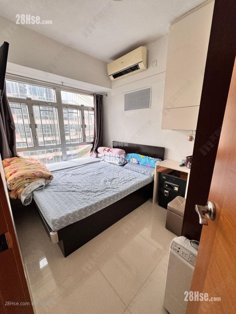 Kwai Chung Plaza Sell 3 Bedrooms , 1 Bathroom 516 ft²