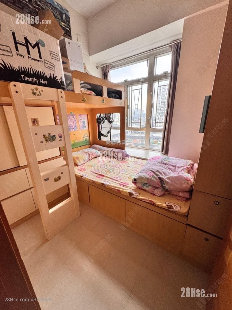 Kwai Chung Plaza Sell 3 Bedrooms , 1 Bathroom 516 ft²