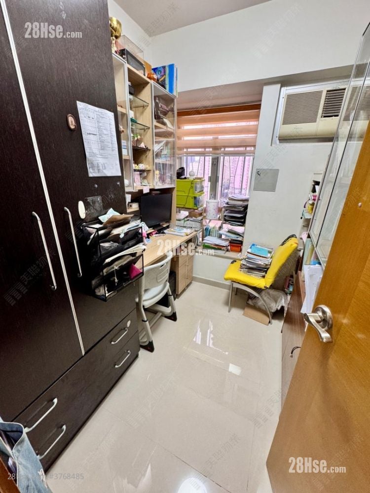 Kwai Chung Plaza Sell 3 Bedrooms , 1 Bathroom 516 ft²