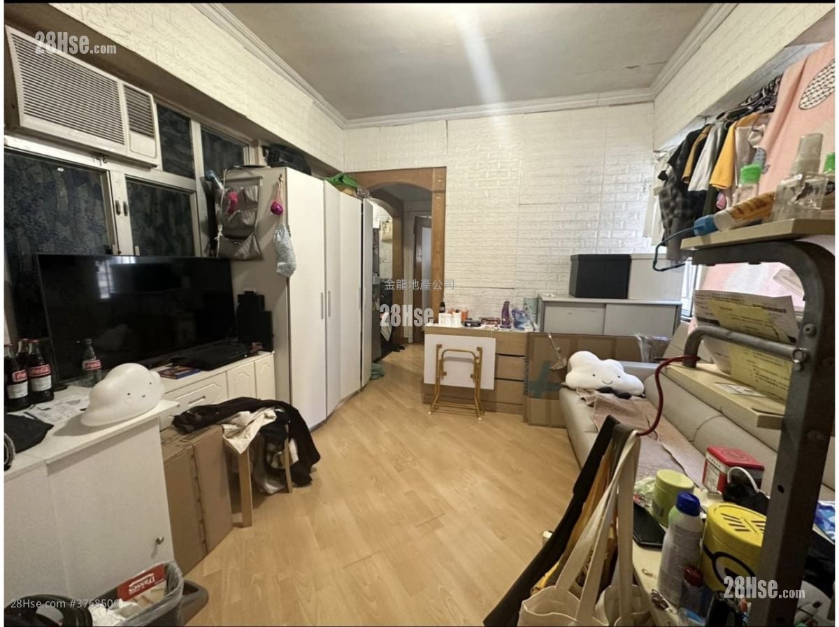 Pao Woo Mansion Sell 2 Bedrooms , 1 Bathroom 376 ft²