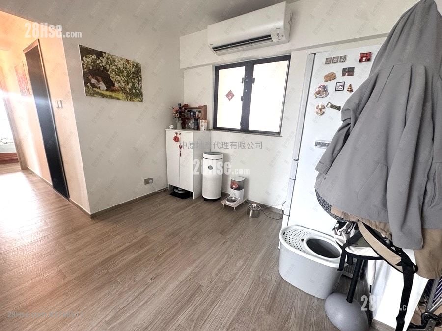 Nan Fung Plaza Sell 3 Bedrooms 608 ft²