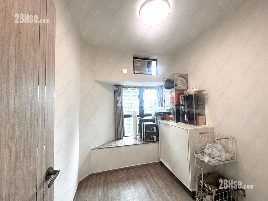Nan Fung Plaza Sell 3 Bedrooms 608 ft²