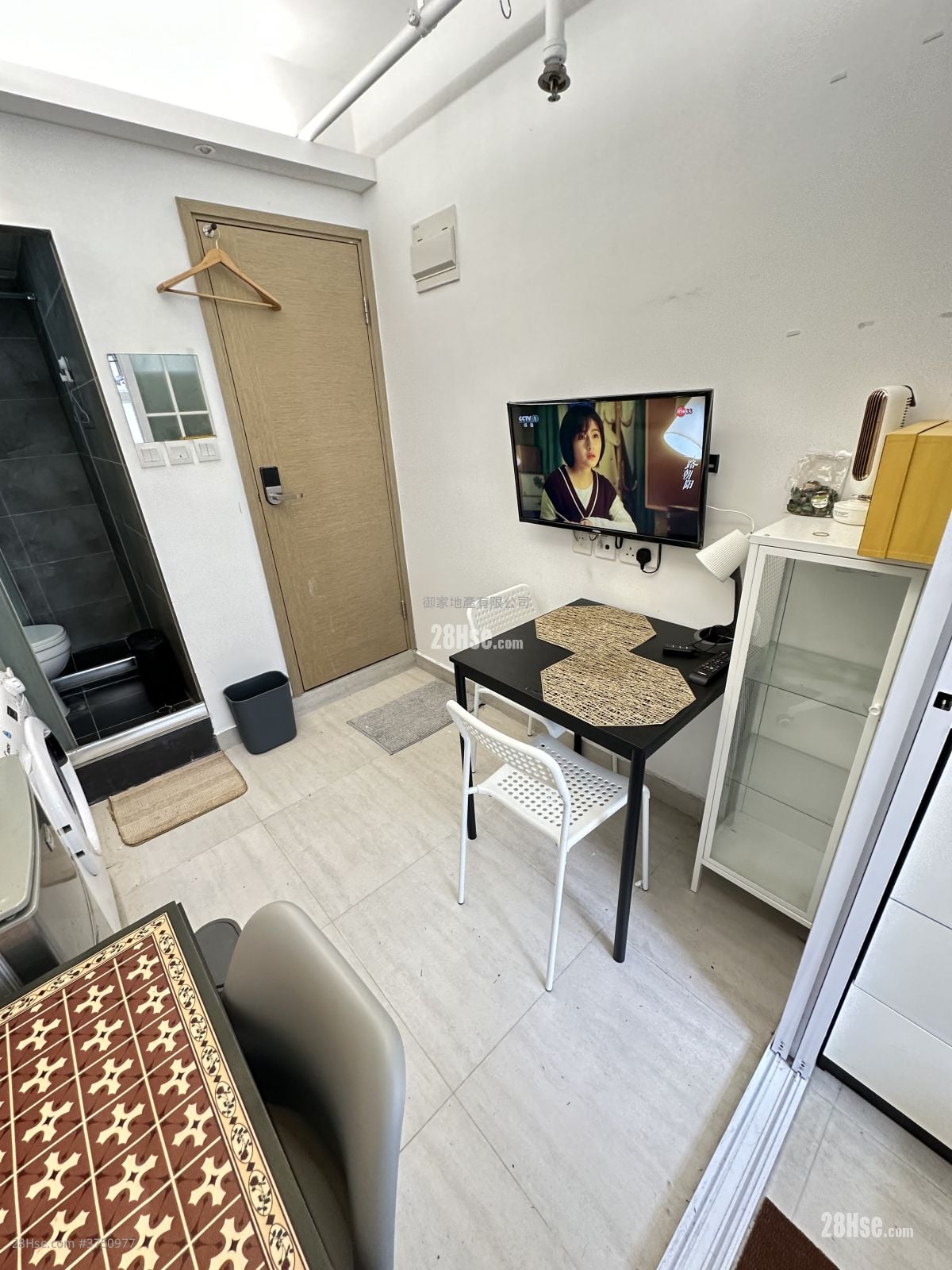 161 Wing Lok Street Rental 1 Bedroom , 1 Bathroom 170 ft²