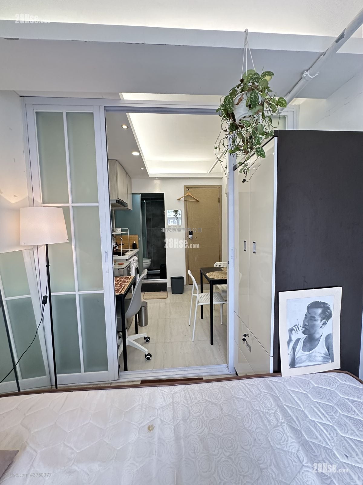 161 Wing Lok Street Rental 1 Bedroom , 1 Bathroom 170 ft²