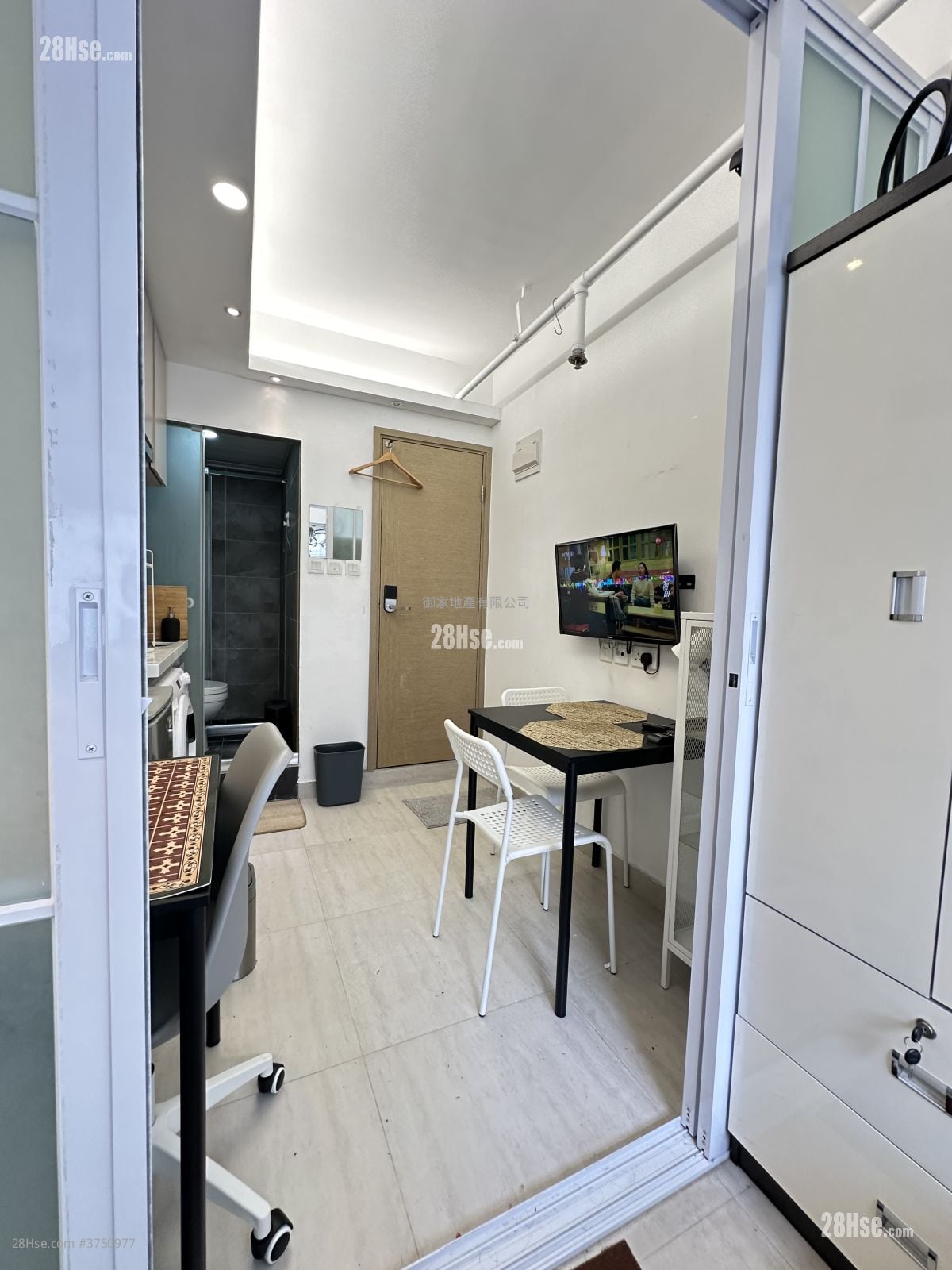 161 Wing Lok Street Rental 1 Bedroom , 1 Bathroom 170 ft²