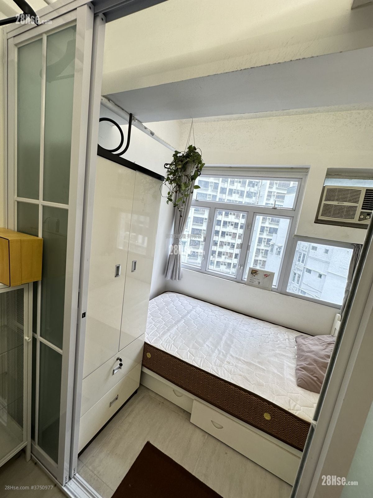 161 Wing Lok Street Rental 1 Bedroom , 1 Bathroom 170 ft²