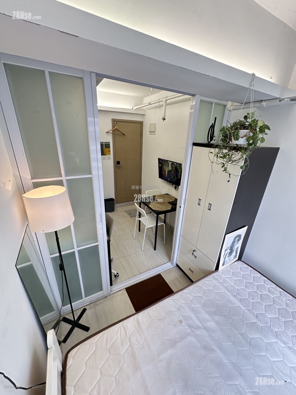 161 Wing Lok Street Rental 1 Bedroom , 1 Bathroom 170 ft²