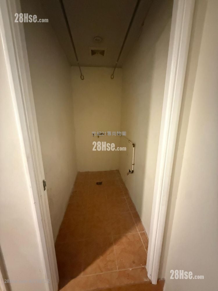 Entrepot Centre Rental 5+ Bedrooms , 3 Toilets