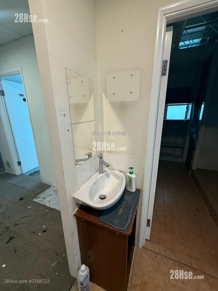 Entrepot Centre Rental 5+ Bedrooms , 3 Toilets