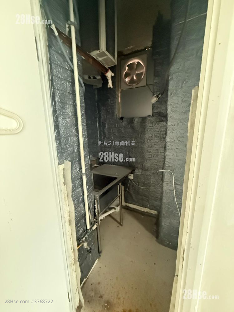 Entrepot Centre Rental 5+ Bedrooms , 3 Toilets