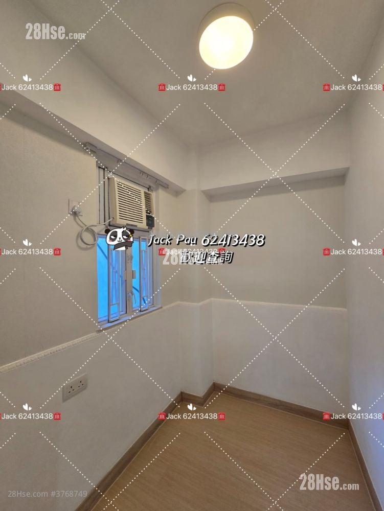Hang Wan Building Sell 2 Bedrooms , 1 Bathroom 363 ft²