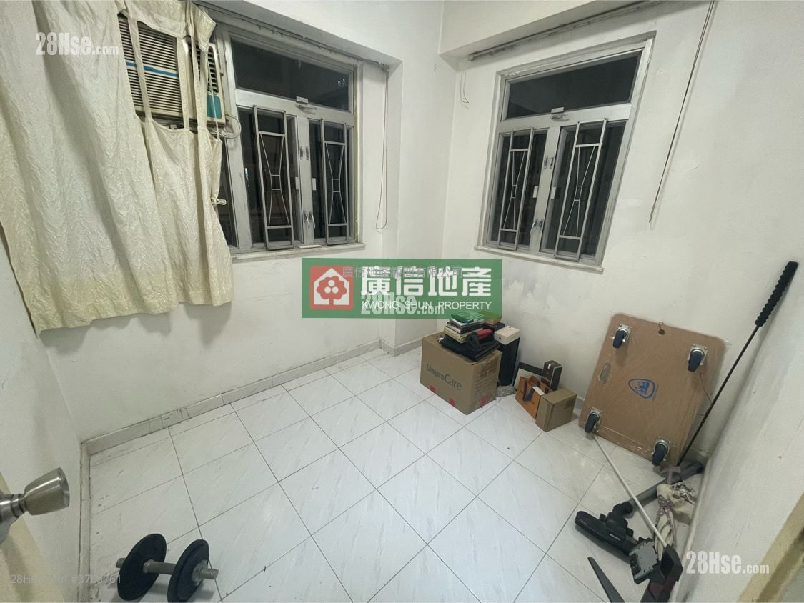 Cosmopolitan Estate Sell 2 Bedrooms , 1 Bathroom 325 ft²