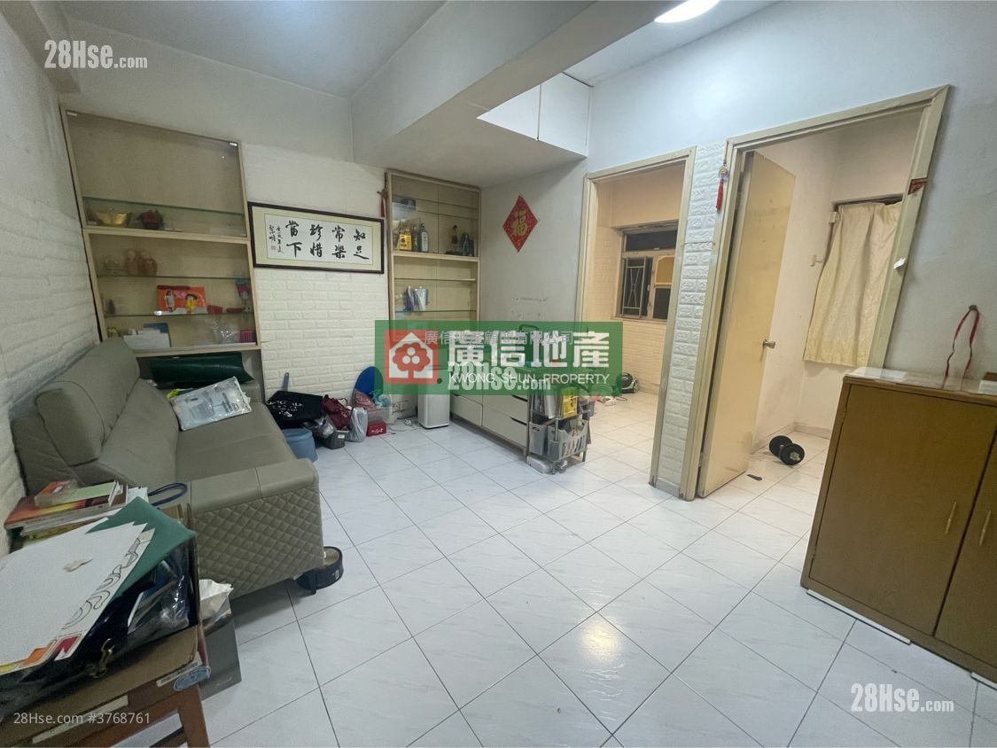 Cosmopolitan Estate Sell 2 Bedrooms , 1 Bathroom 325 ft²