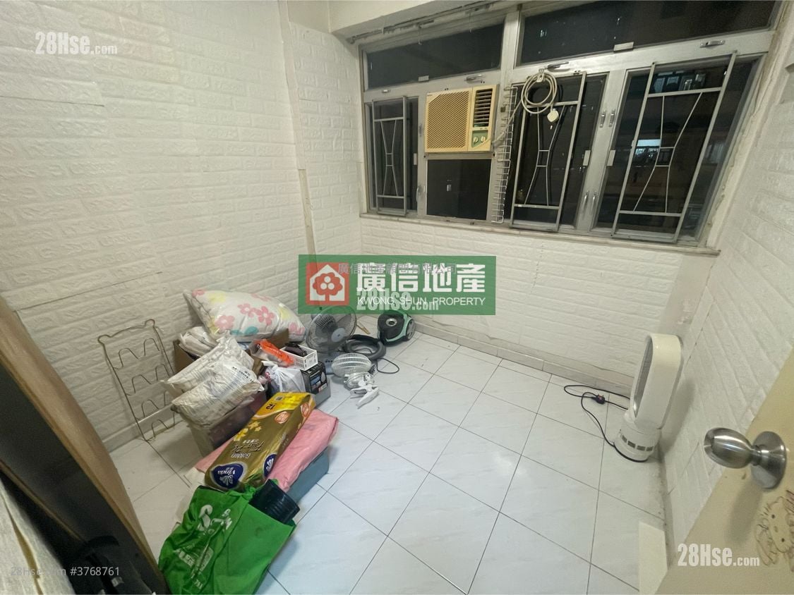 Cosmopolitan Estate Sell 2 Bedrooms , 1 Bathroom 325 ft²