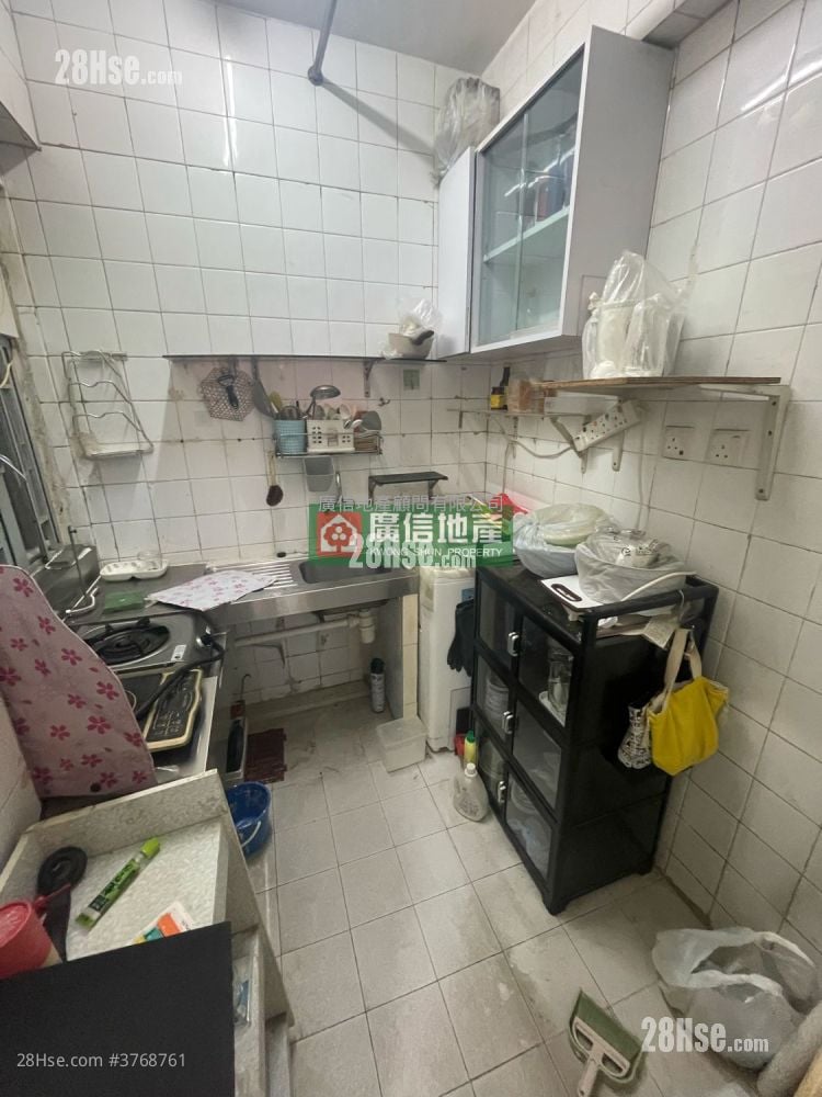 Cosmopolitan Estate Sell 2 Bedrooms , 1 Bathroom 325 ft²