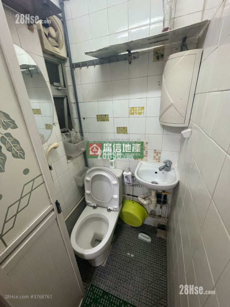 Cosmopolitan Estate Sell 2 Bedrooms , 1 Bathroom 325 ft²