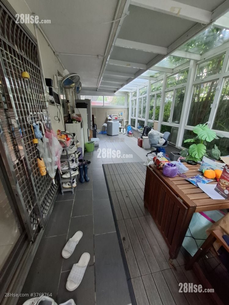 San Hing Tsuen(Tuen Mun) Sell 3 Bedrooms , 3 Bathrooms 1,400 ft²