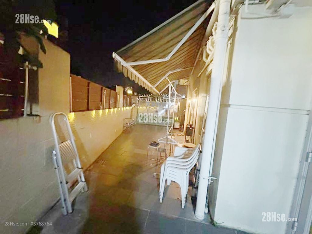 San Hing Tsuen(Tuen Mun) Sell 3 Bedrooms , 3 Bathrooms 1,400 ft²