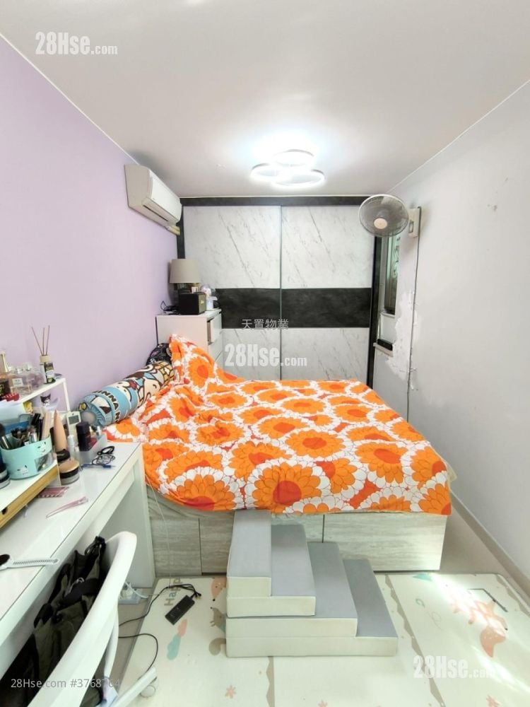 San Hing Tsuen(Tuen Mun) Sell 3 Bedrooms , 3 Bathrooms 1,400 ft²