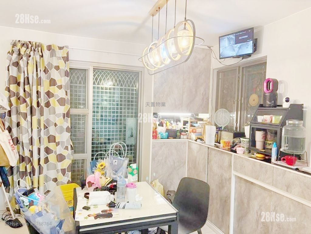 San Hing Tsuen(Tuen Mun) Sell 3 Bedrooms , 3 Bathrooms 1,400 ft²