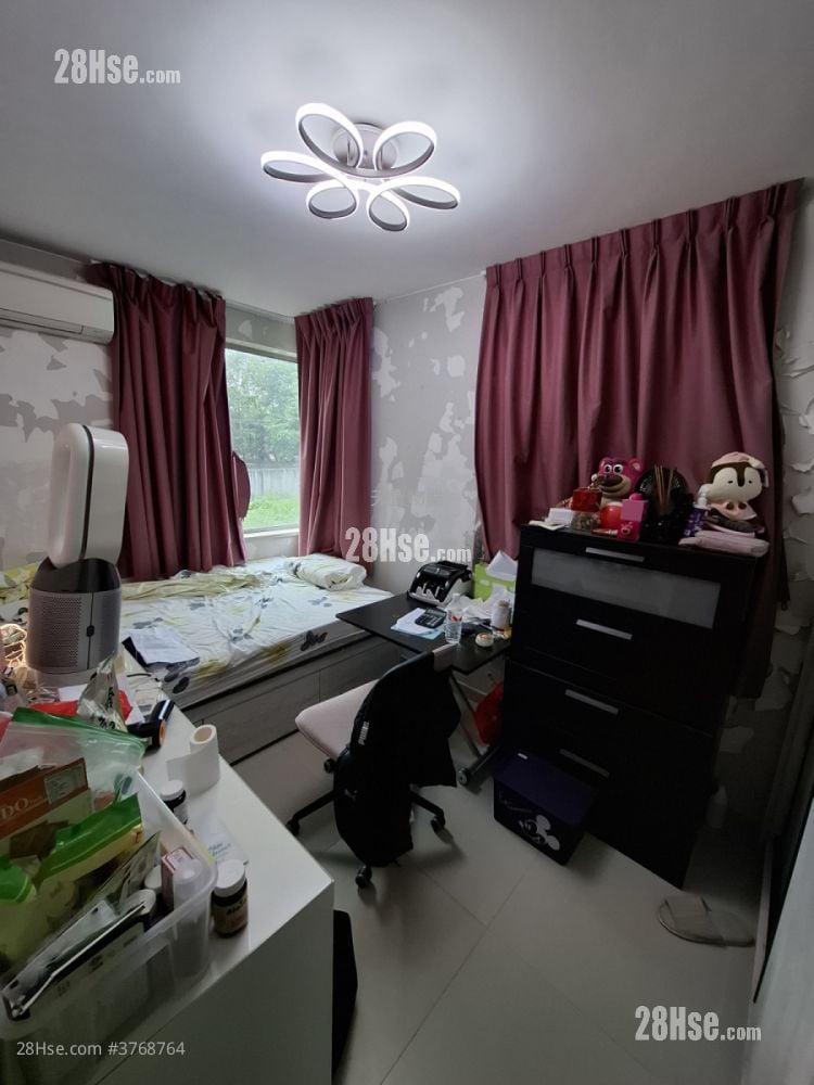 San Hing Tsuen(Tuen Mun) Sell 3 Bedrooms , 3 Bathrooms 1,400 ft²